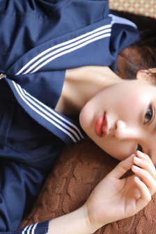 被黑人扒开双腿猛进